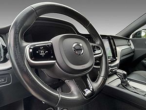 Volvo  D4 FWD R-Design +IntelliSafe+